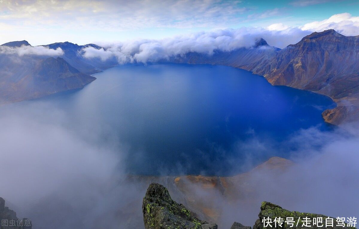 血色|在巴丹吉林沙漠深处，藏着一个神秘迷人的血色湖泊，妖异又美丽