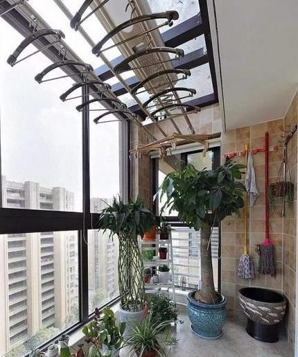 防盗窗|老婆坚持阳台不做防盗窗这样设计,家人不解,完工才知实用服气