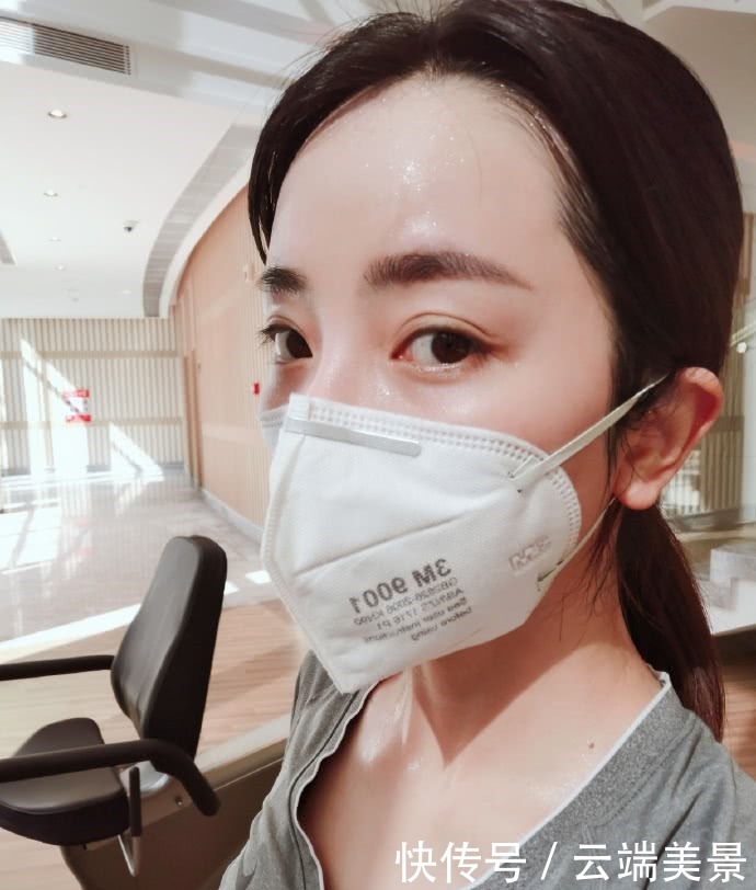 春晚|央视美女主持人李思思戴口罩去健身房运动,网友提醒最好在家