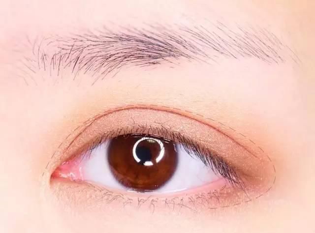 眼妆不会画？这样画让你成为人气王