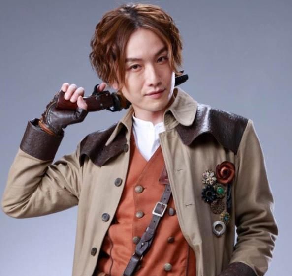 卡密拉|特利迦奥特曼：新角色赏金猎人公开，疑似邪恶迪迦二代人间体！