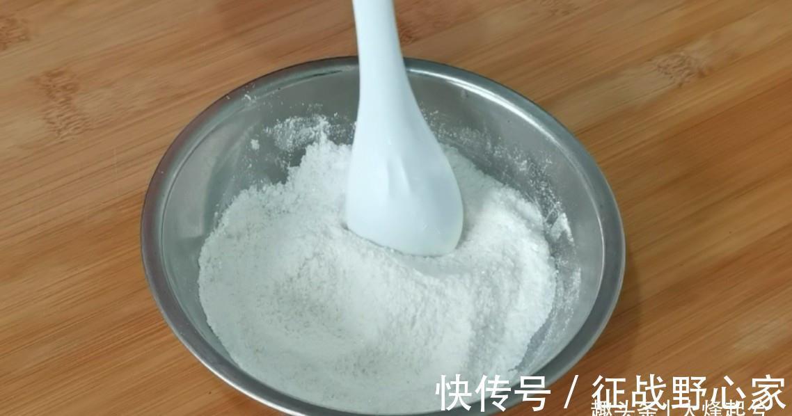 油酥|芝麻酥饼在家简单做,外酥里软又香甜,不用烤箱也可以酥得掉渣