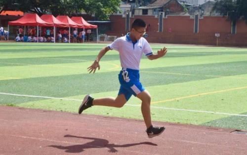 中考|体育老师公认“省力”跑步法，助力学生轻松到终点，考生可参考