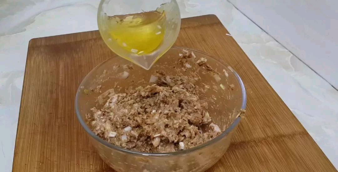  到吃萝卜的时候，我教你怎么做萝卜肉丸它们味道鲜美，但不油炸你吃得越多，它们就越香