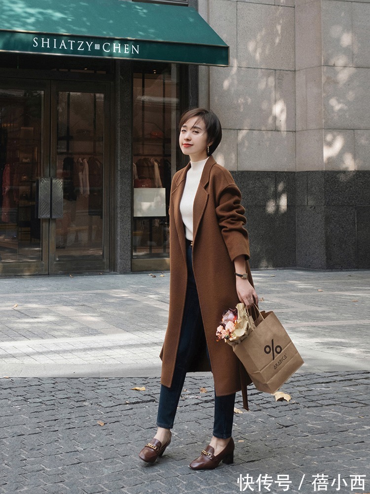短靴|为什么你穿大衣显老气?原因可能有3,见过世面的女人都懂