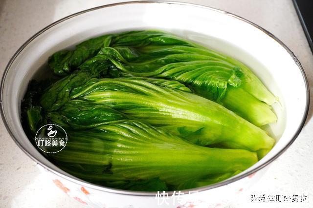 芥菜|腌酸菜，别只会加盐腌了，牢记3个关键，酸菜又酸又脆，放久不烂