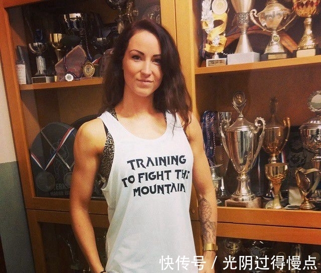 小腹|马甲线健身达人怀孕胖了44斤,产后短时间找回平坦小腹,让人佩服