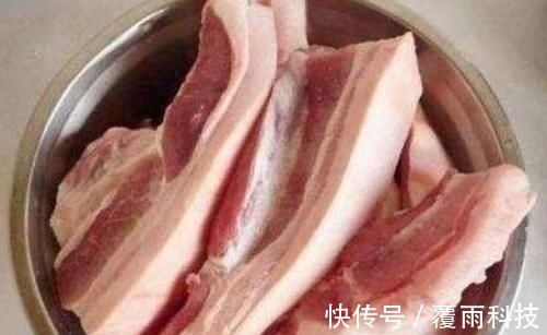 腌腊肉时,只加盐是不行的,有了这两味料,腊肉才咸香入味更好吃