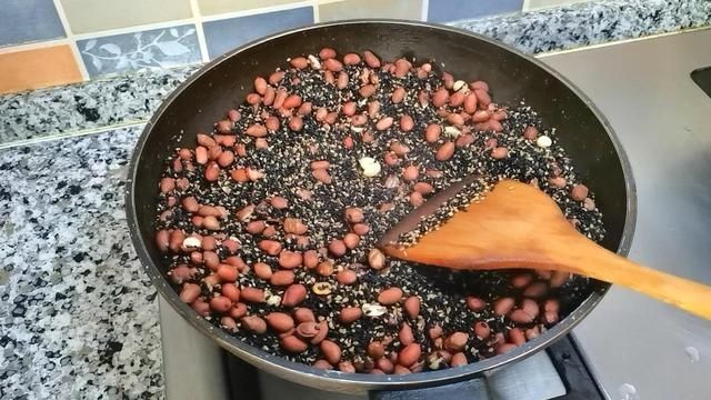 1分钟学会把玉米面变成南方芝麻糊，营养养生，当早餐好喝又健康