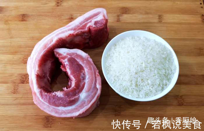 大米别蒸着吃了,配1斤五花肉如此做,简单营养又解馋,越吃越香