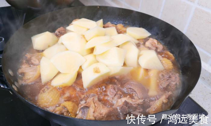 炖鸡|全家迷上此面食，三天两头做一次，饭菜一锅出，发朋友圈被点赞