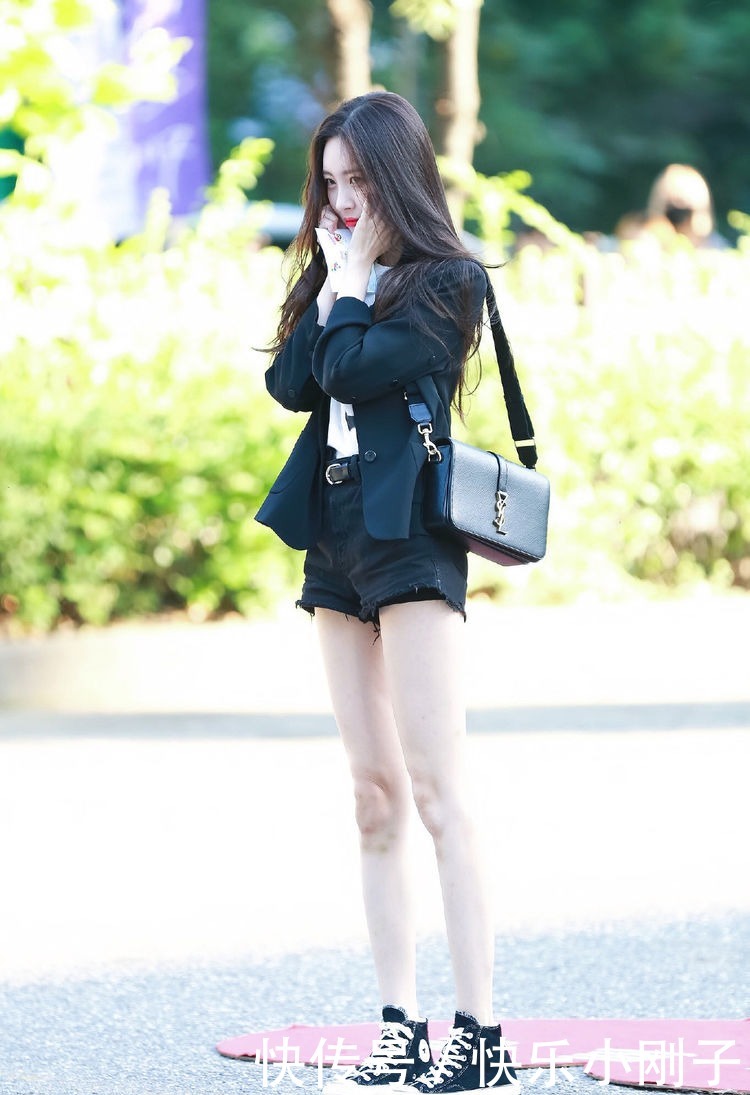 青春活力|靓丽又个性的穿搭,彰显时尚品味,造型充满了青春活力感