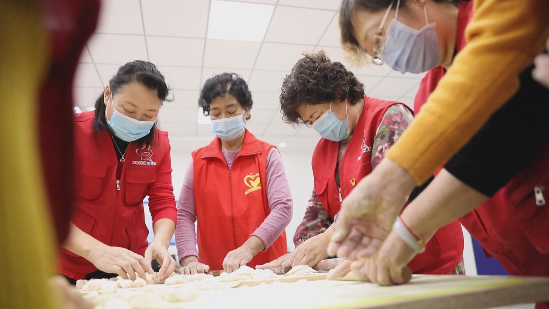 老妈妈|听妈妈的话 好好吃饺子