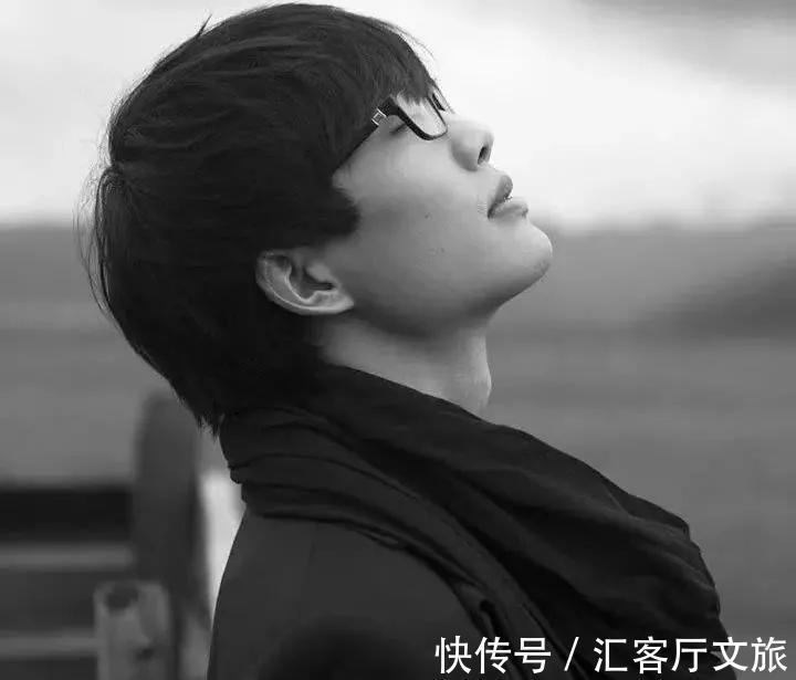 清明雨上|“過(guò)氣”網(wǎng)絡(luò)歌手，出道15年第一次上綜藝，演唱會(huì)更是一票難求！