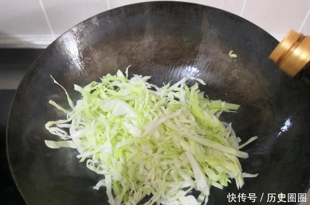 面条别总煮着吃了,试试这做法,营养一锅省事,天热我家经常做!