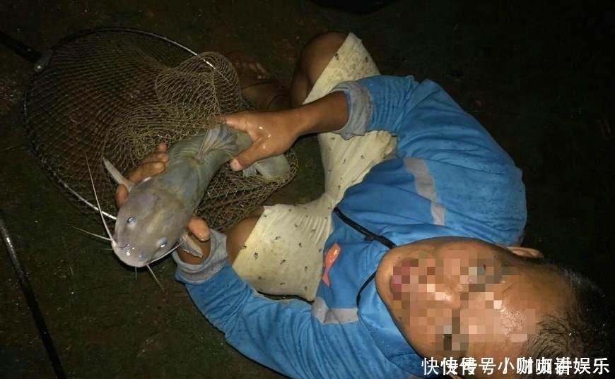 夜钓长江,钓起一条三斤多怪鱼,有老渔民认识
