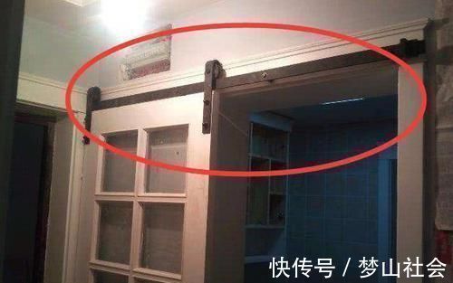 头次|厨房不要装推拉门了,头次见到装这种门,太聪明了