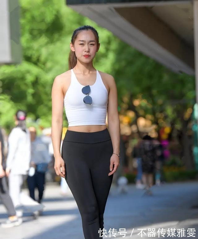 紧身裤|短发,秀丽而不失风度,展现人的个性之美