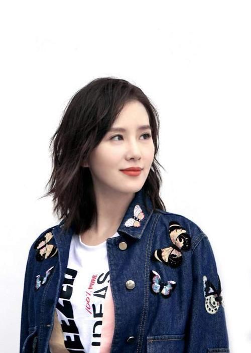 丸子头已经不流行了，今年这5种“发型”是真火，简单大方显脸小