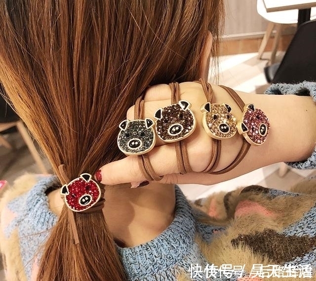 发圈|建议女人:出门别扎丸子头了,落伍了!“低马尾”都学起来,减龄