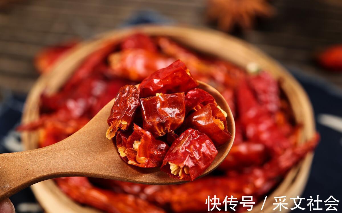 搅拌均匀|凉拌莴笋丝,第一步焯水就错了,跟婆婆学的方法,莴笋脆爽又好吃