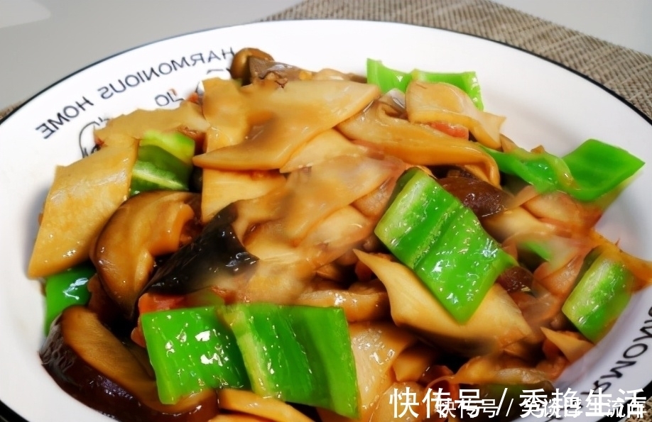 香菇|3样素菜一起炒,不放肉也很鲜美,简单营养鲜味足,大人小孩都爱