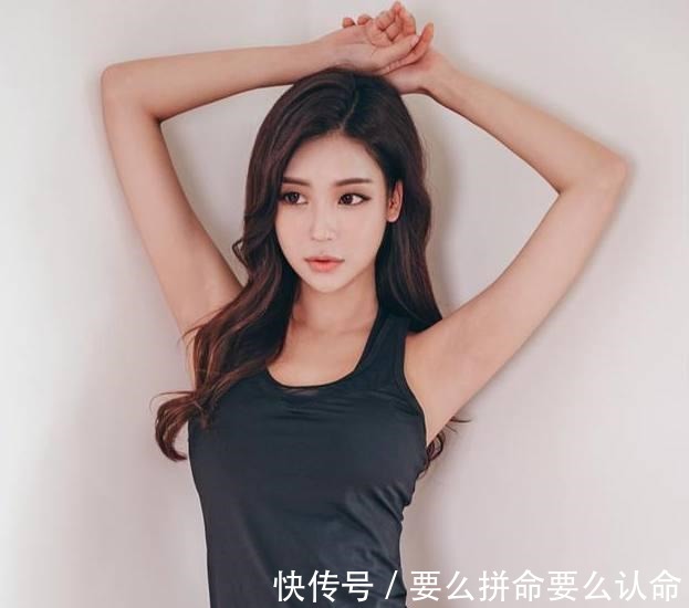 小姐姐|简单装扮的打底裤美女，年轻又漂亮，尽显凹凸身姿！
