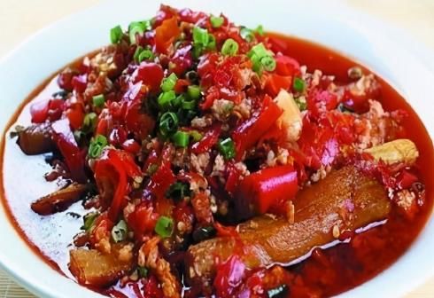 美食精选：葱香鱿鱼须，黄豆炖猪皮，剁椒肉碎鲜茄子，煎土豆饼的做法