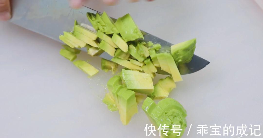 宝宝多吃山药好处多，不加一滴水，补钙又健脾，娃连吃3个还想吃