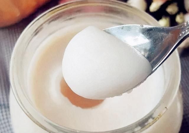 好吃|熬猪油时，多放“2个料”，猪油熬好又白又香，没腥味炒菜好吃