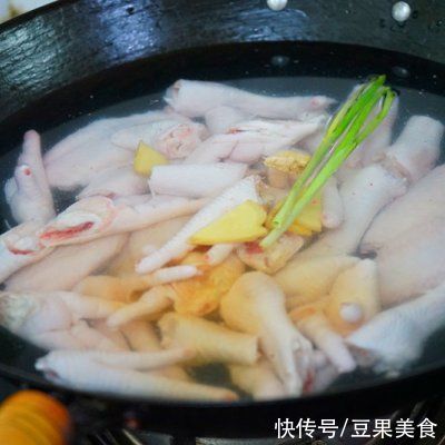 黑暗料理|有了鸡爪虾煲，爱心早餐省时做