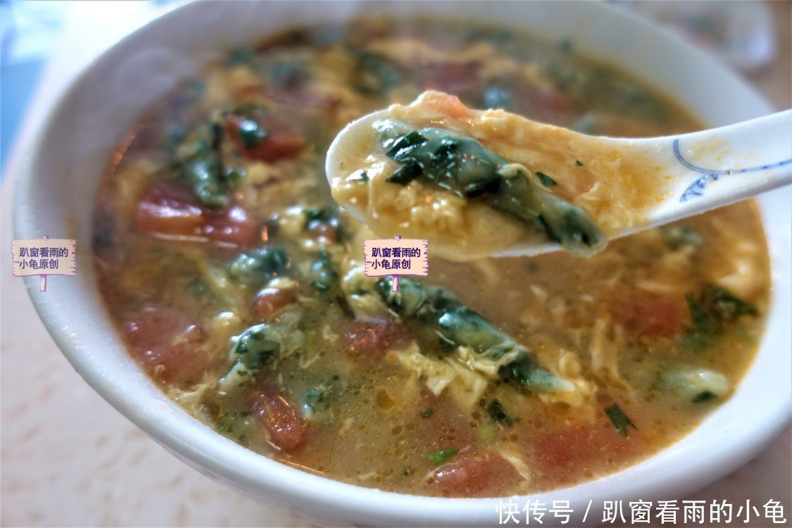 春天,韭菜还有啥新吃法?教你用1个西红柿、1把剪刀来做,老少皆宜,好吃!