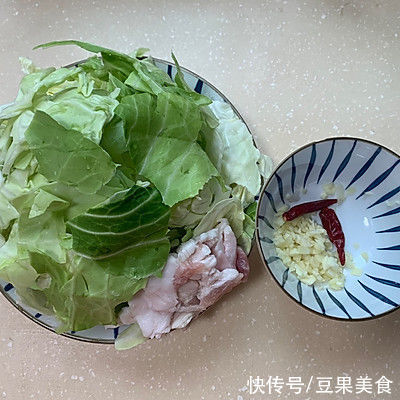 下饭|上桌妙光的干煸手撕包菜，这个冬日别再错过啦