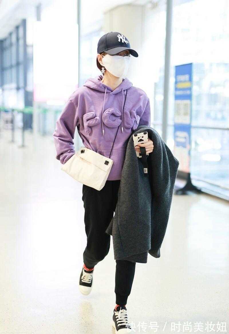 时尚|马伊琍单身后越来越会穿了,紫色卫衣配卫裤时尚减龄,哪像45岁