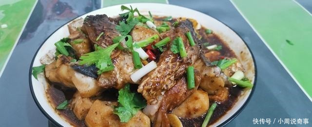 我家草鱼从不红烧,教你懒人做法,不加一滴水,上桌被全吃光!