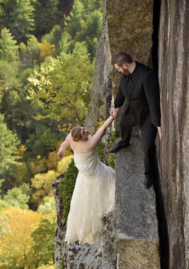 人大跌眼镜|“巨人新娘”身高1.9米,本以为只能看背影,奈何一眼误终生