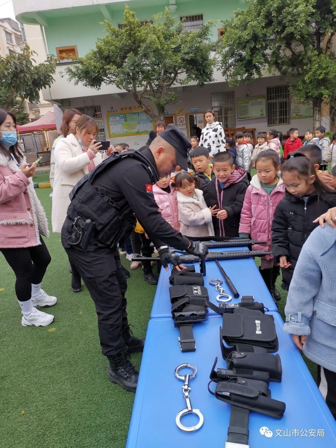 向人民报告丨卧龙派出所到辖区幼儿园开展防暴演练