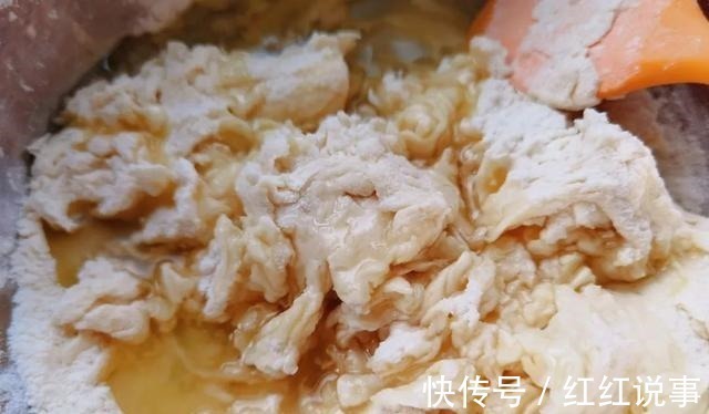 中秋来点不一样的，五彩月饼颜值高，酥软不腻味道好！