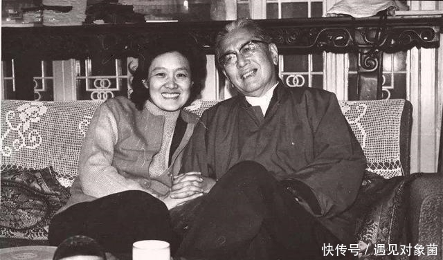 书法作品#乔冠华书法太过“狂怪”,奇骏扛鼎,胆魄恣肆,造诣狂甩书协专家