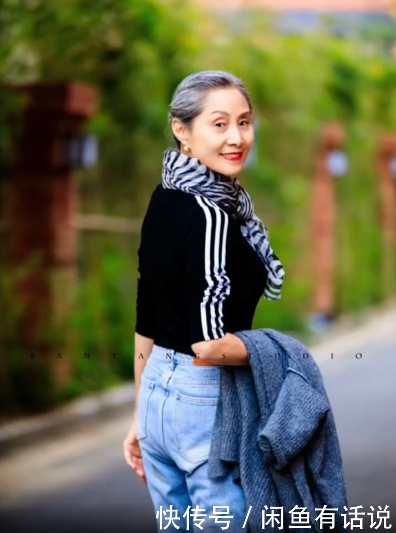 羡慕|70岁“天蝎奶奶”火了,穿牛仔装又美又飒,身材曲线年轻人都羡慕