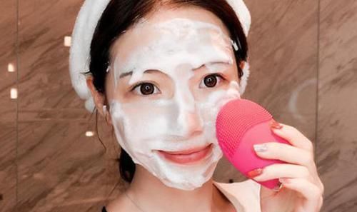 洗脸的4个“坏行为”要避免,教你正确洗脸方式,皮肤干净又水润