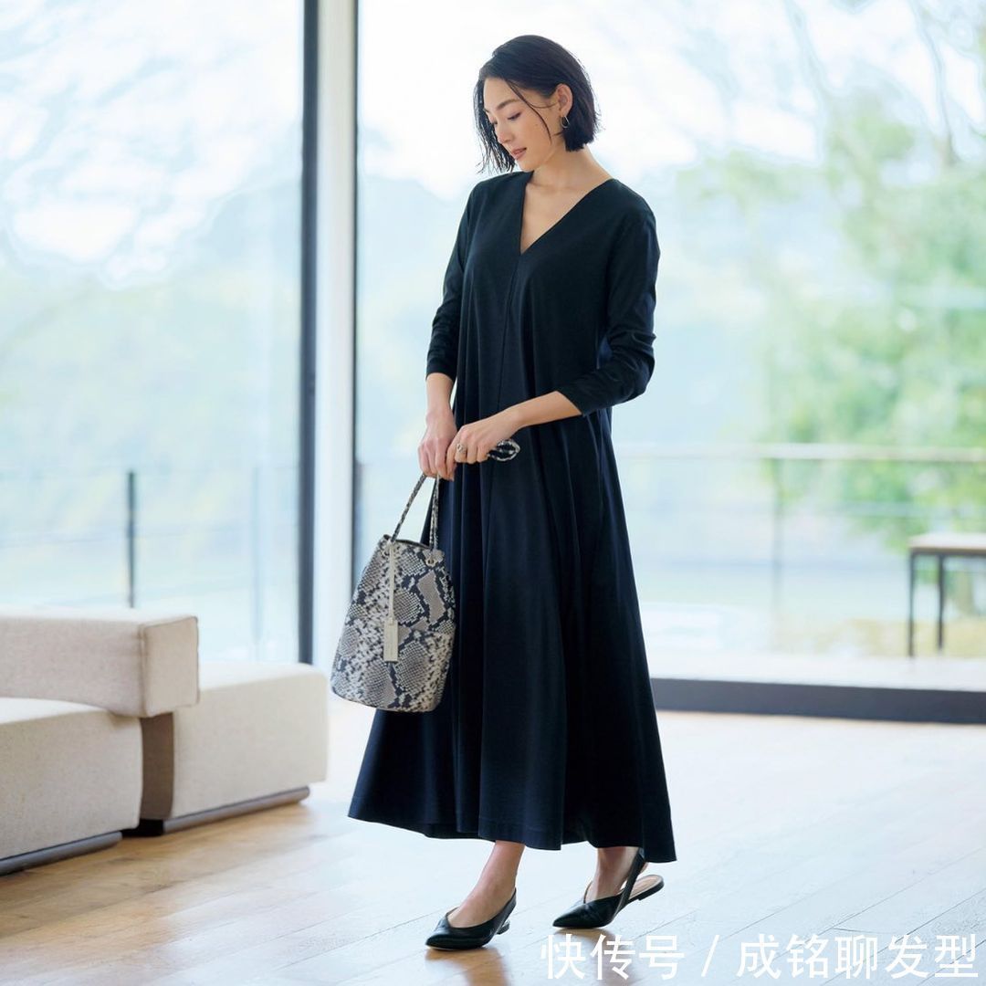 穿搭 简单的日系“纯色”穿搭，适合大龄女性的色彩搭配，减龄又显气质