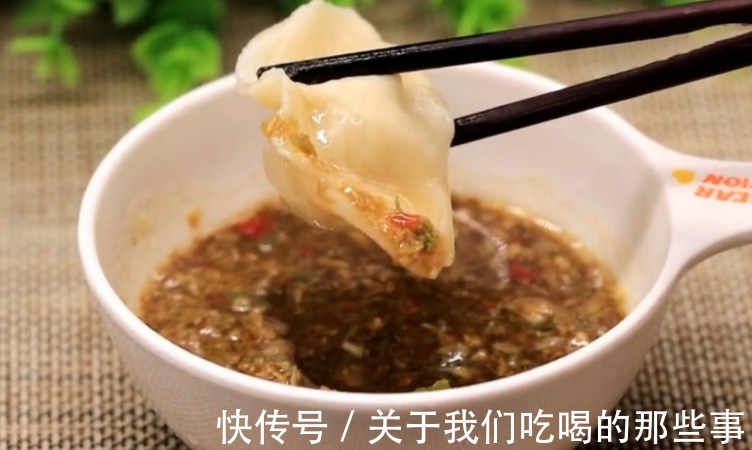 调肉饺子馅，为啥总是又腥又干，很难吃？原来没掌握3个关键技巧