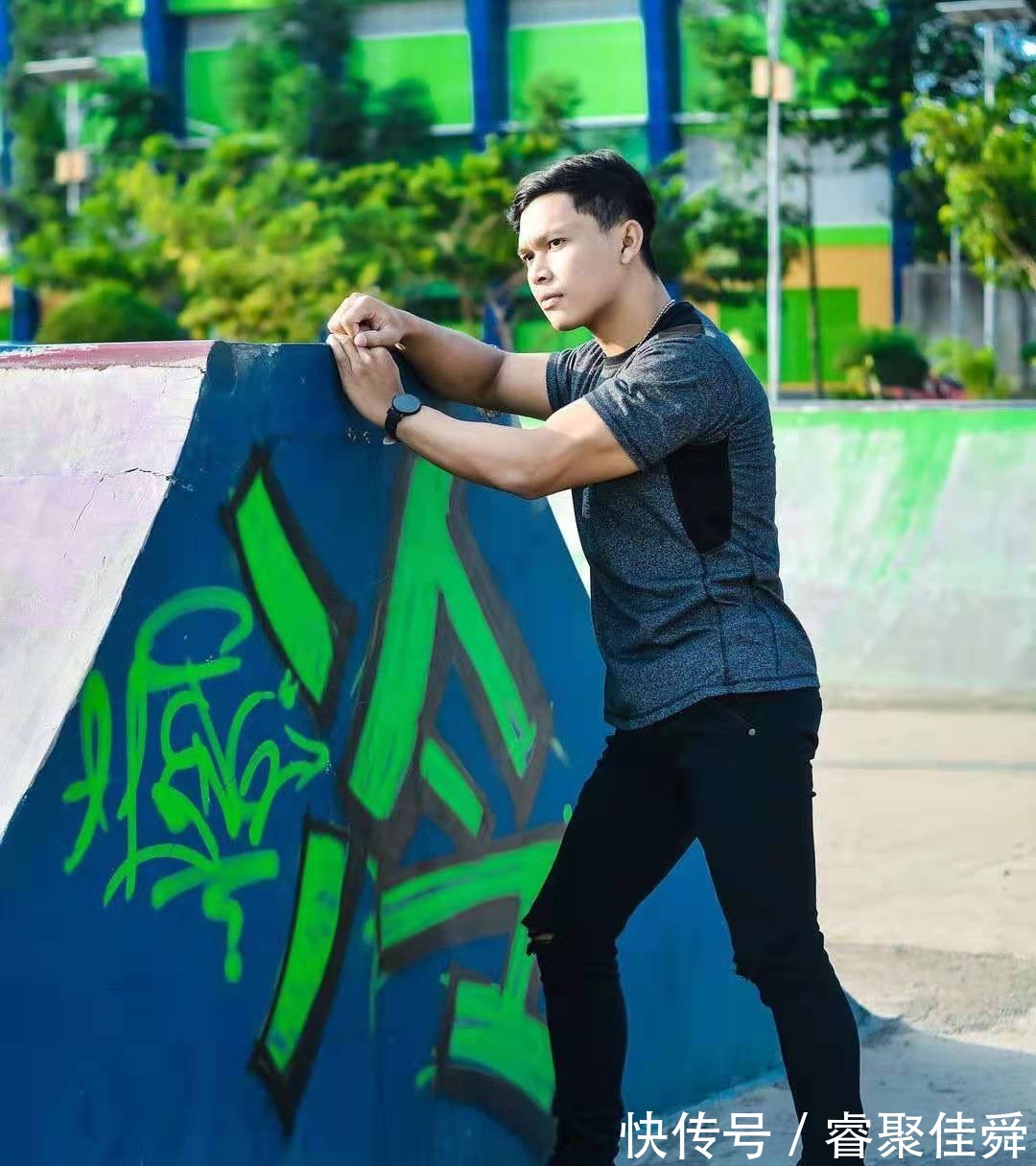 型男|型男的肌肉真的好加分，胸肌、腹肌、麒麟臂都很有料，男友力满满