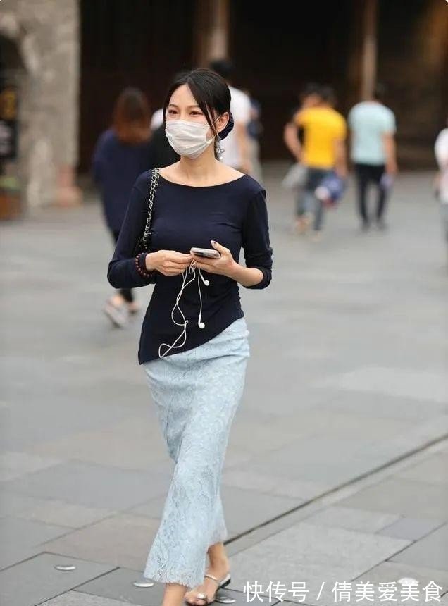 连衣裙 取代“筷子腿”,也成就了“酒杯腿”,这样穿备受直男青睐!