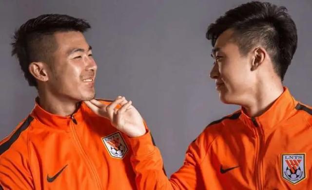 中国足球|早上6点！上海媒体做出争议报道：前鲁能射手遭质疑，球迷骂声一片