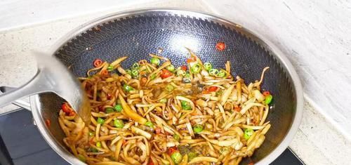 饭店最火的这道菜，教你在家做出来，全家人都抢着吃，超级下饭