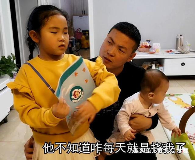 大宝|见爸爸抱弟弟玩,女儿小声问能抱抱我吗之后画面二胎妈妈泪目