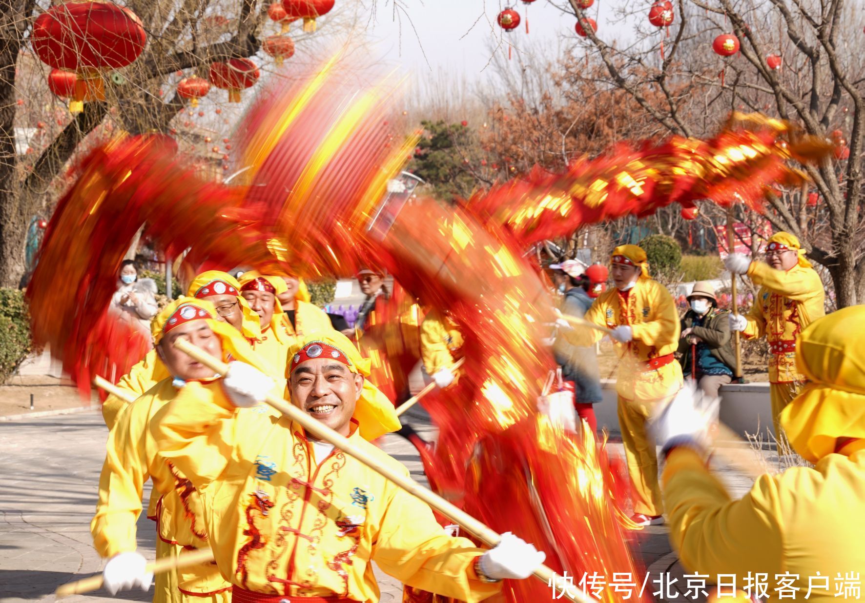 中年|迎八方客，北京南宫村民自建的舞狮舞龙队舞起来啦