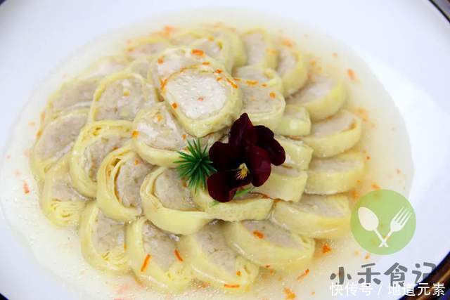 年夜饭上必备的一道菜，比花更漂亮，寓意“团圆”，鲜嫩入味